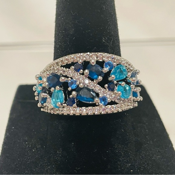 Elegant Silvertone & Lab-Created Blue Topaz and Sapphire Ring. Size 8 - Picture 1 of 7